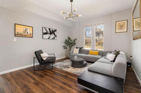Downtown Views-Prime Location!